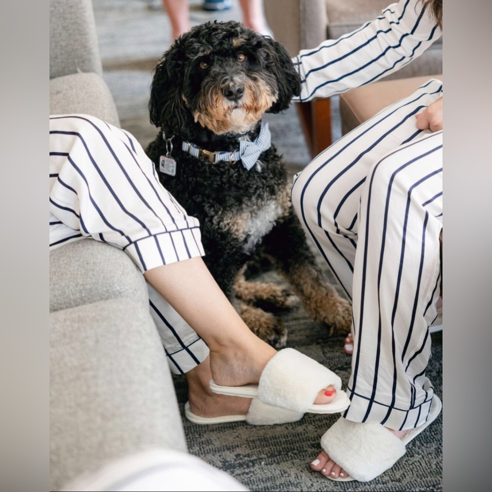 Skims size 39 fuzzy slippers